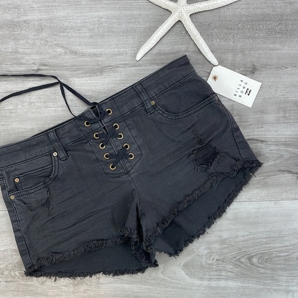 🔆BILLABONG🔆 LITE HEARTED JEAN SHORTS - Picture 9 of 9